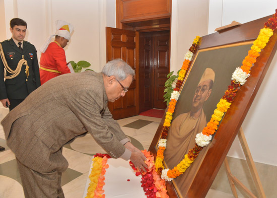 The President of India, Shri Prananb Mukherjee paying floral tributes on the portrait of the Netaji Subhash Chandra Bose on the occasion of 116th Birthday Anniversary at Rashtrapati Bhavan in New Delhi on January 23, 2013.