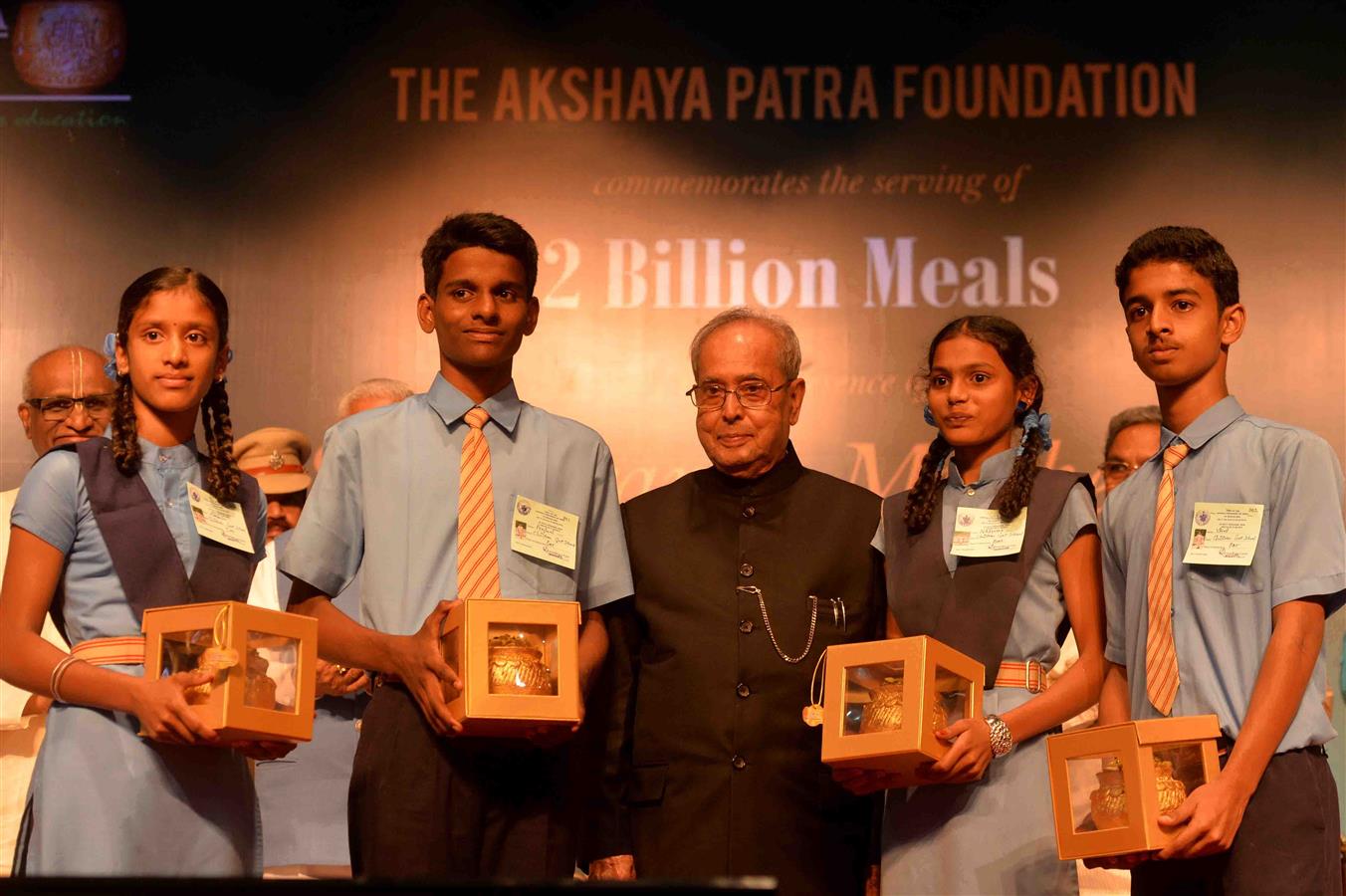 The President of India, Shri Pranab Mukherjee at the function to commemorate the serving of 2 billion meals of the Akshaya Patra Foundation at Bangalore in Karnataka on August 27, 2016. 