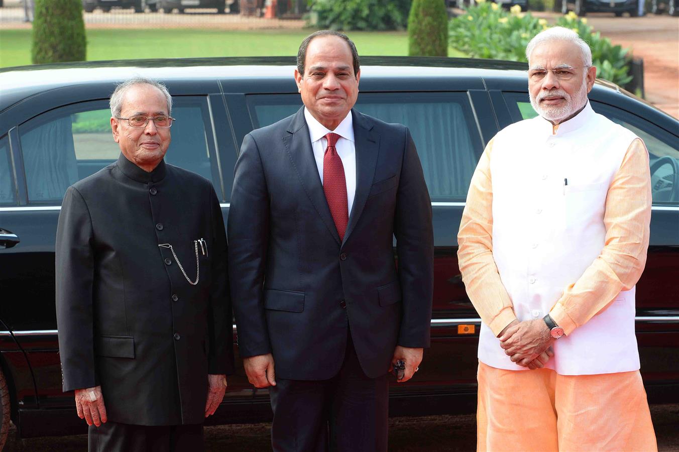 The President of India, Shri Pranab Mukherjee receiving the President of the Arab Republic of Egypt, H.E. Mr. Abdel Fattah El Sisi during his Ceremonial Reception at the Forecourt of Rashtrapati Bhavan on September 2, 2016. 