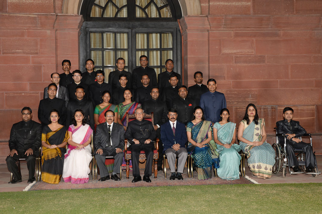 The president of India, Shri Pranab Mukherjee with the Probationers of Indian Defence Accounts Service (IDAS) 2013 Batch at Rashtrapati Bhavan on November 3, 3014. 