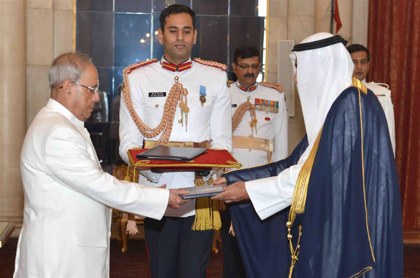 The Ambassador of the State of Kuwait, His Excellency Mr. Fahad Ahmad Mohammad Al-Awadhi presenting his credential to the President of India, Shri Pranab Mukherjee at Rashtrapati Bhavan on November 13, 2015.