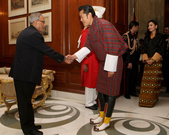 The King of Bhutan, His Majesty, Jigme Kheser Namgyel Wangchuck calling on the President of India Shri Pranab Mukherjee at Rashtrapati Bhavan in New Delhi on January 25, 2013.