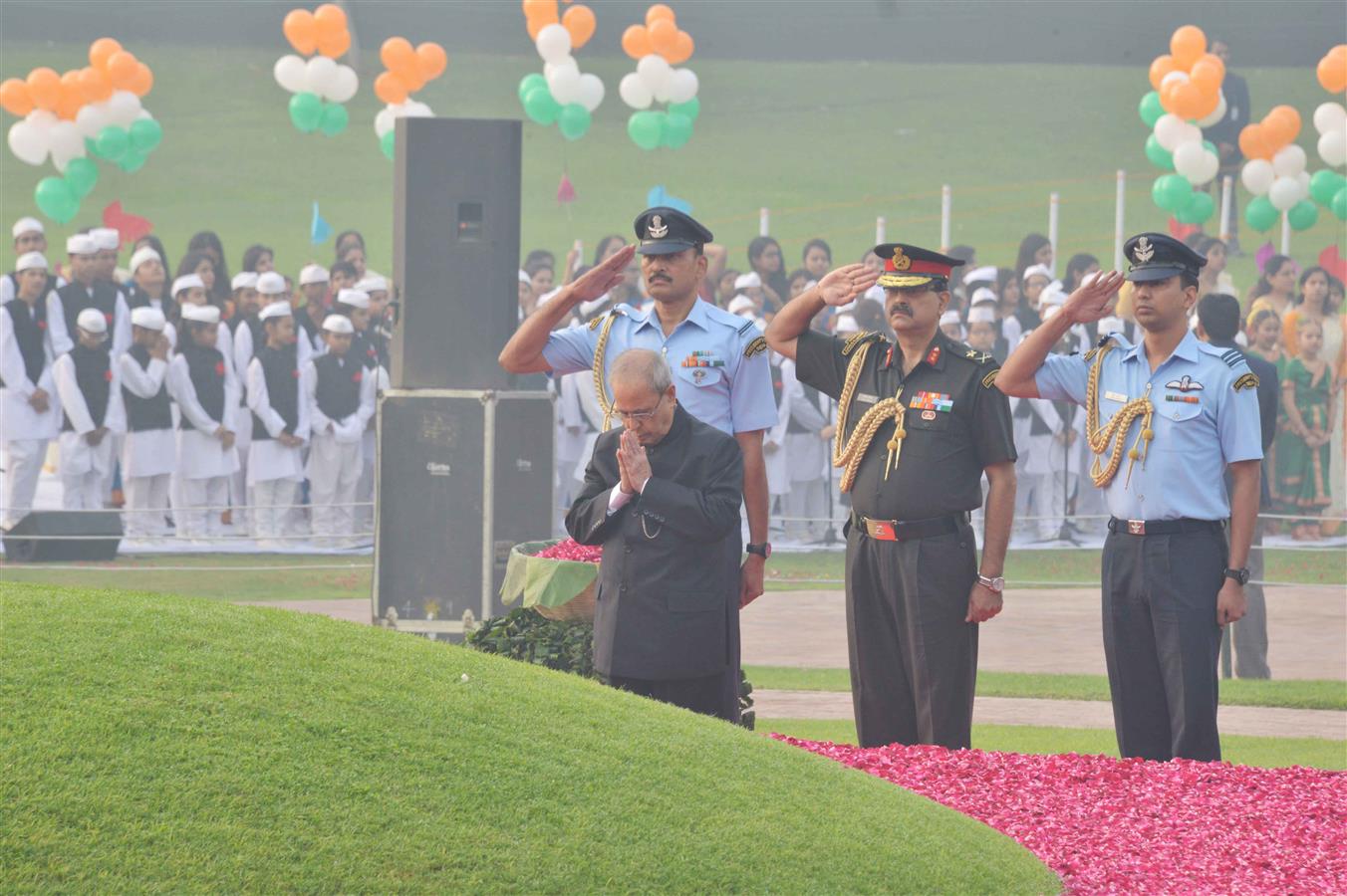 The President of India, Shri Pranab Mukherjee paying floral tributes at the Samadhi of Late Pandit Jawaharlal Nehru to Commemorate his Birth Anniversary on November 14, 2015.