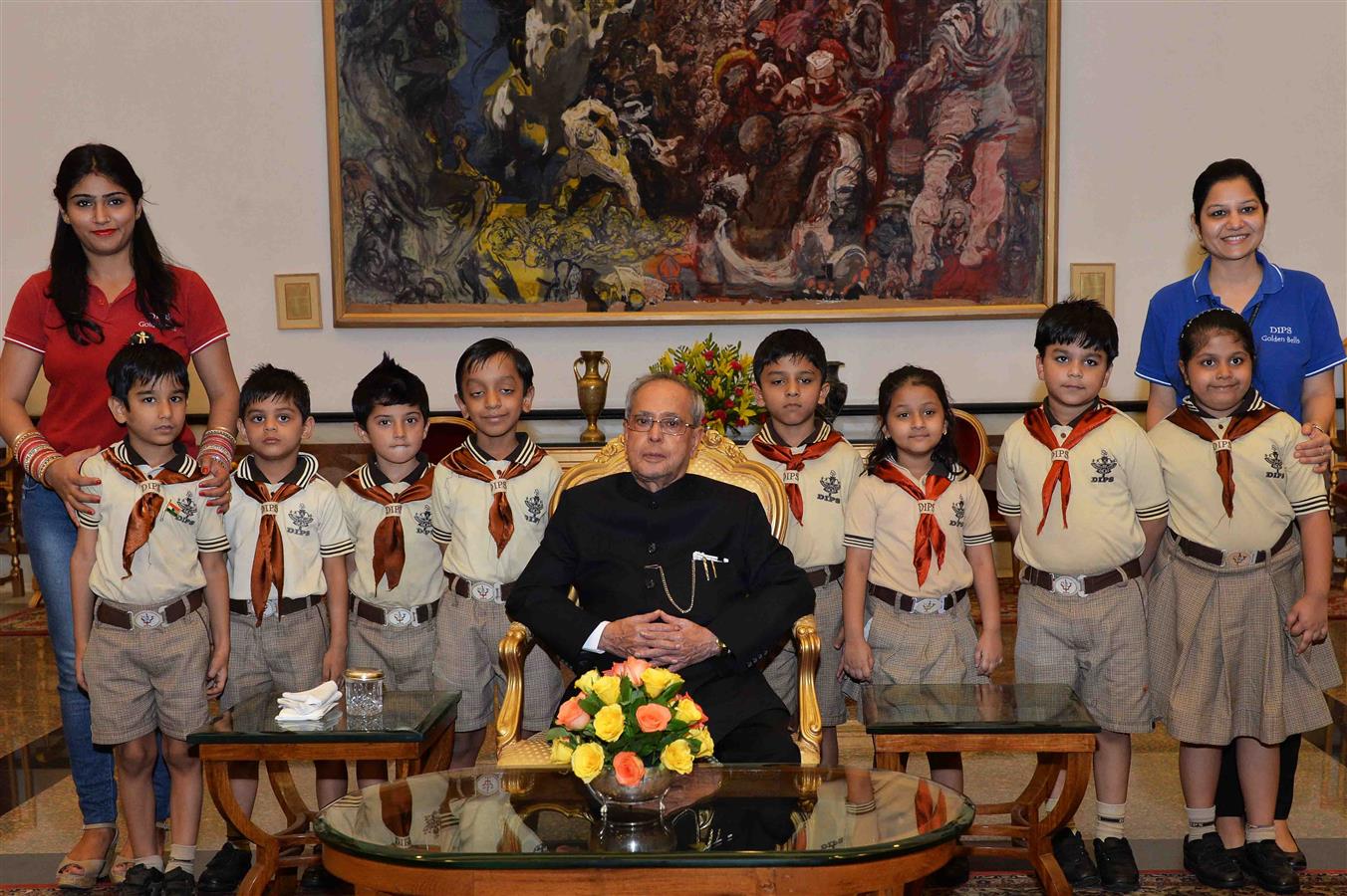 The President of India, Shri Pranab Mukherjee with the students and staff from various school/institutions on the occasion of Children’s Day at Rashtrapati Bhavan on November 14, 2015.