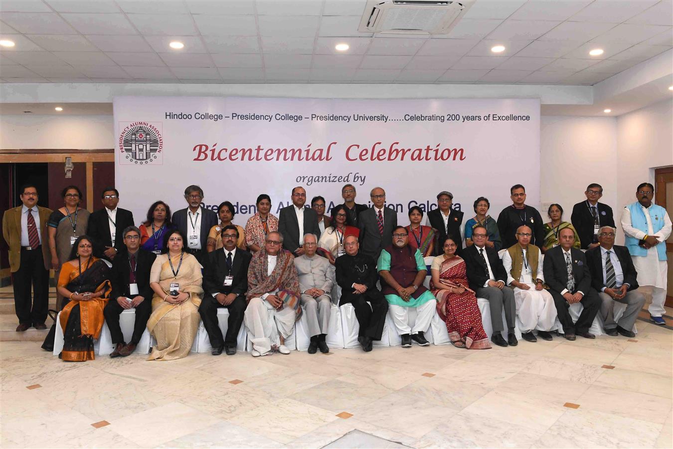 The President of India, Shri Pranab Mukherjee in a group photograph at the inauguration of Bicentenary celebrations of Presidency University at Kolkata in West Bengal on January 20, 2017.