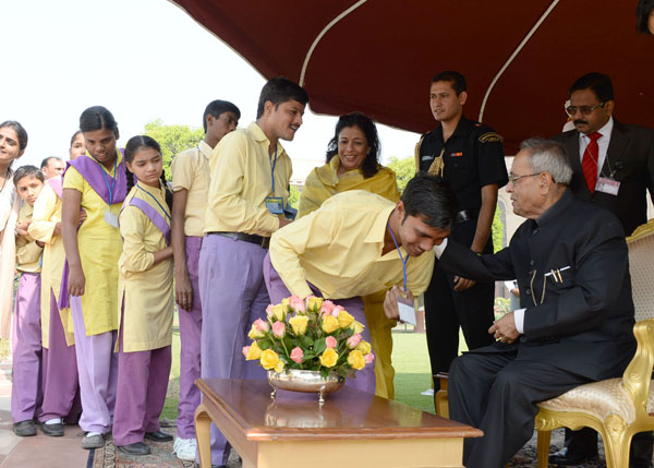 The President of India, Shri Pranab Mukherjee receiving greetings from various school students on the occasion of Diwali at Rashtrapati Bhavn in New Delhi on November 03, 2013.