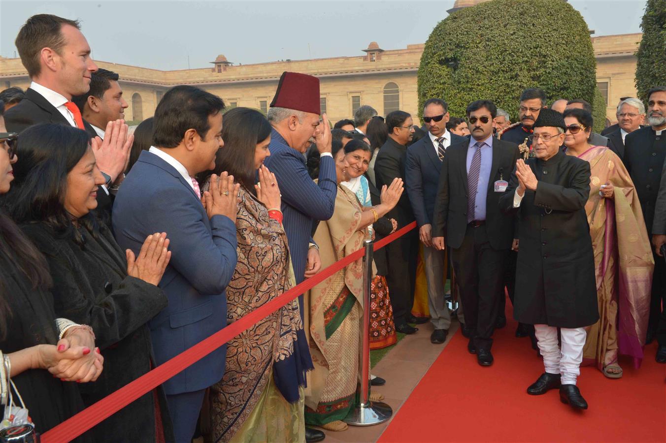 The President of India, Shri Pranab Mukherjee meeting some of the invitees at Rashtrapati Bhavan's Mughal Gardens on January 26, 2016 at the 'At Home' Reception hosted by the President. 