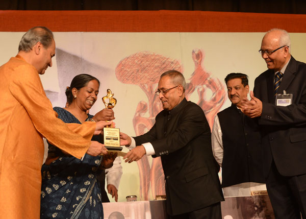 The President of India, Shri Pranab Mukherjee presenting a Jamnalal Bajaj Award for Application of Science and Technology for Rural Development to Smt. SnehlataNath at Mumbai in Maharashtra on November 15, 2013.