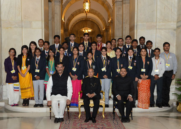 The President of India, Shri Pranab Mukherjee with recipients of Indira Gandhi National Service Scheme Award at Rashtrapati Bhavan in New Delhi on November 19, 2013.