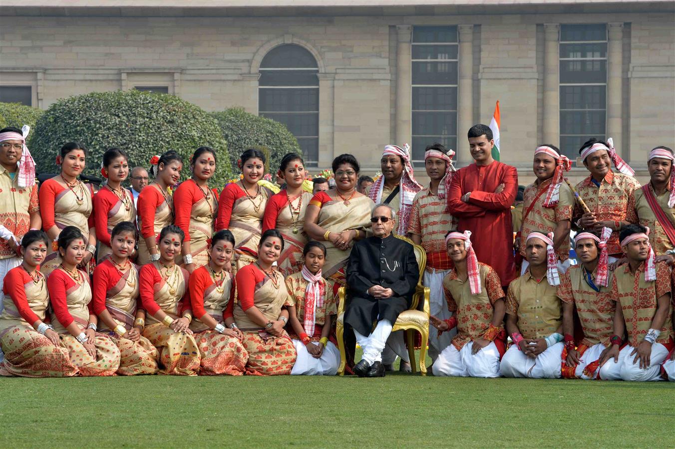 The President of India, Shri Pranab Mukherjee with artistes who had participated in the 67th Republic Day Parade at Rashtrapati Bhavan on January 27, 2016. 