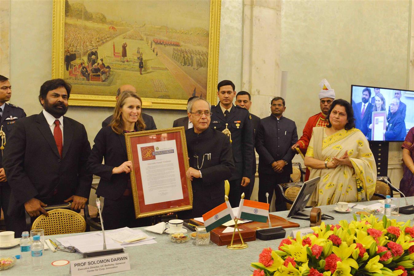 The President of India, Shri Pranab Mukherjee receiving Garwood Award for 'Outstanding Global Leader in Open Innovation' from UC Berkeley Haas School of Business at Rashtrapati Bhavan on December 17, 2015.