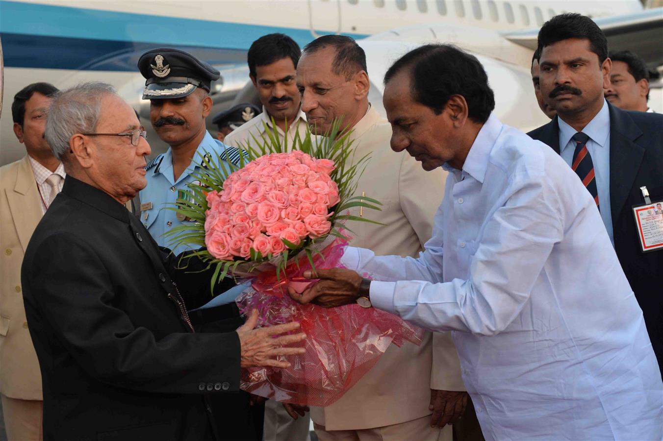 The President of India, Shri Pranab Mukherjee being received by the Chief Minister of Telangana, Shri K Chandrashekar Rao at the arrival of Hakimpet Airport in Hyderabad on December 18, 2015.