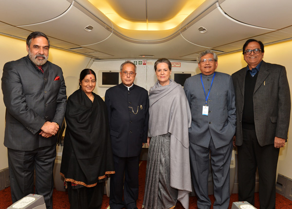 The President of India, Shri Pranab Mukherjee along with his member of delegation at Air India Special Aircraft on the way to Pretoria, South Africa to attend the Memorial Service in honour of the former President of South Africa, Dr. Nelson Mandela on De