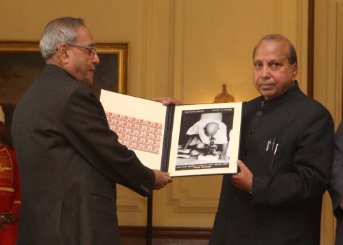 The President of India, Shri Pranab Mukherjee inaugurating the Anti Leprosy Fortnight and the Leprosy Seal Campaign at Rashtrapati Bhavan in New Delhi on January 30, 2013.