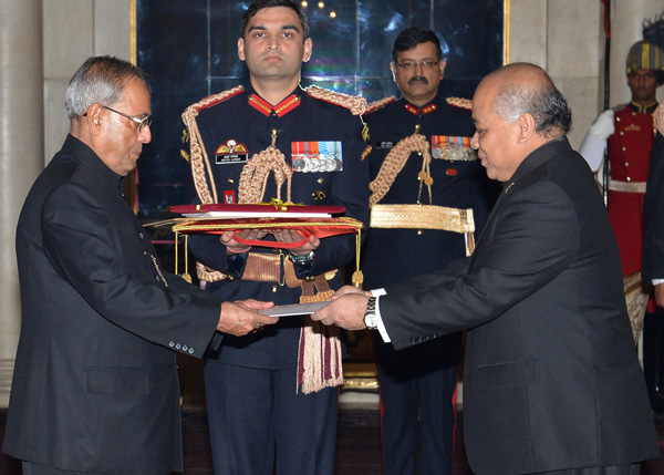 The Ambassador of the Kingdom of Thailand, His Excellency Mr. Chalit Manityakul presenting his credentials to the President of India, Shri Pranab Mukherjee at Rashtrapati Bhavan in New Delhi on December 16, 2013.