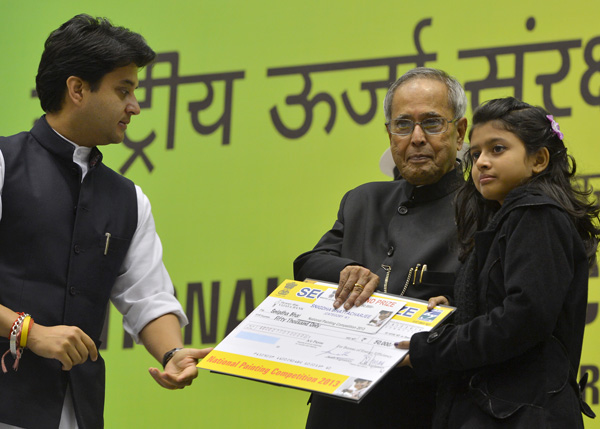 The President of India, Shri Pranab Mukherjee while presenting a National Energy Conservation Award at Vigyan Bhavan, New Delhi December 16, 2013 on the occasion of the National Energy Conservation Day. Also seen is the Minister of State for Power (Indepe