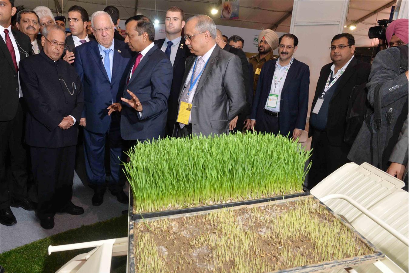 The President of India, Shri Pranab Mukherjee and President of Israel, H.E. Mr. Reuven Rivlin at the inauguration of the 12th Edition of CII Agro Tech 2016 at Chandigarh on November 20, 2016. 