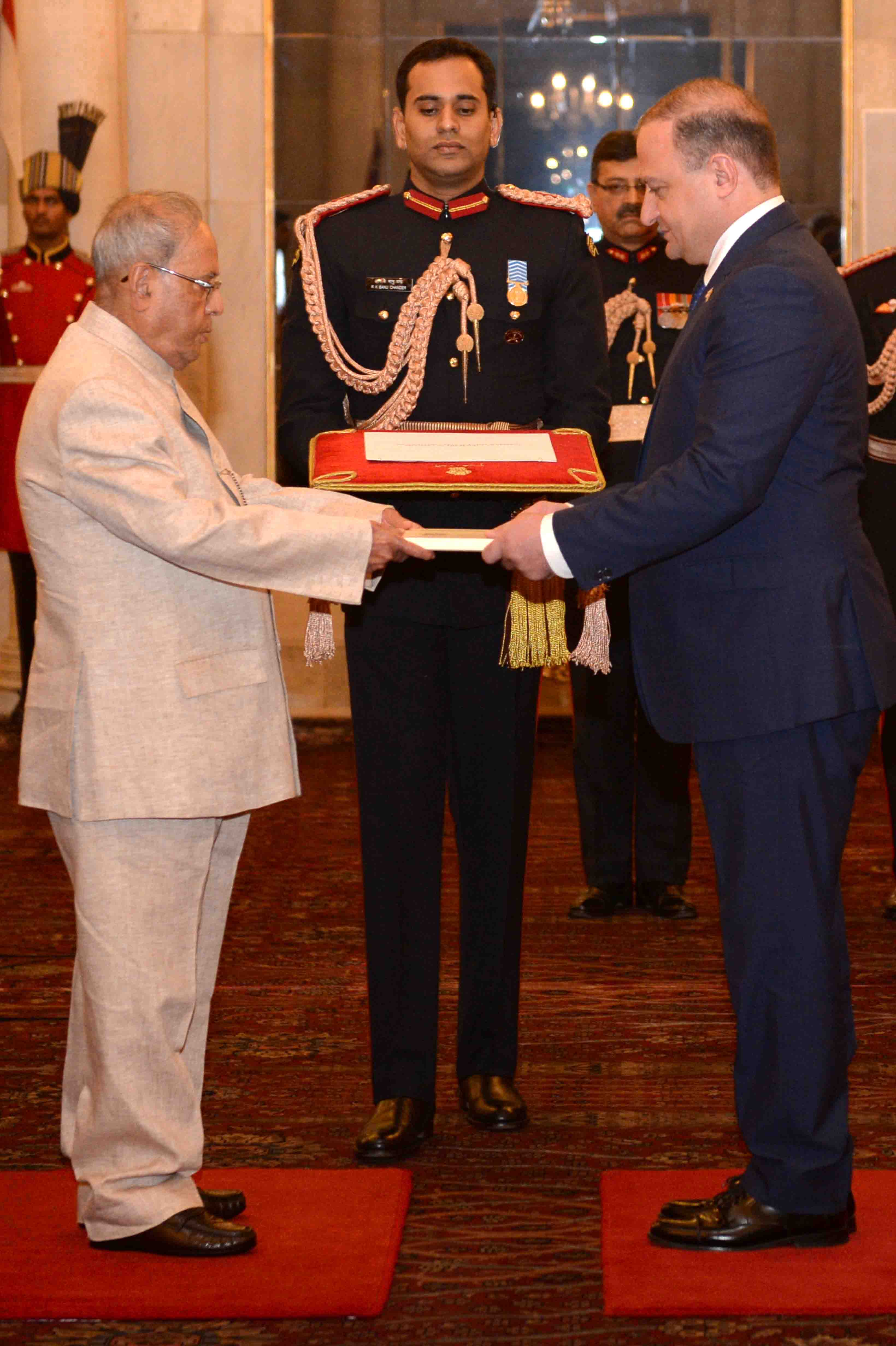 The Ambassador of Georgia, His Excellency Mr. Archil Dzuliashvili presenting his credential to the President of India, Shri Pranab Mukherjee at Rashtrapati Bhavan on November 30, 2016. 