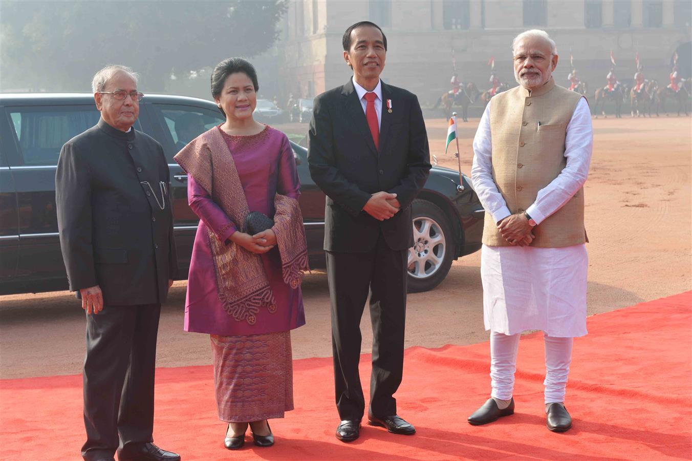 The President of India, Shri Pranab Mukherjee receiving the President of the Republic of Indonesia, H.E. Mr. Joko Widodo during his Ceremonial Reception at the Forecourt of Rashtrapati Bhavan on December 12, 2016. 