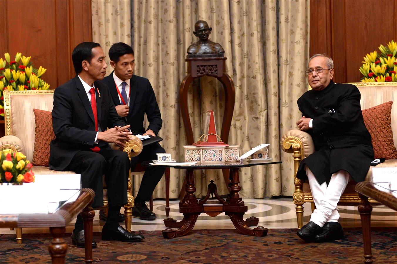 The President of the Republic of Indonesia, H.E. Mr. Joko Widodo calling on the President of India, Shri Pranab Mukherjee at Rashtrapati Bhavan on December 12, 2016. 