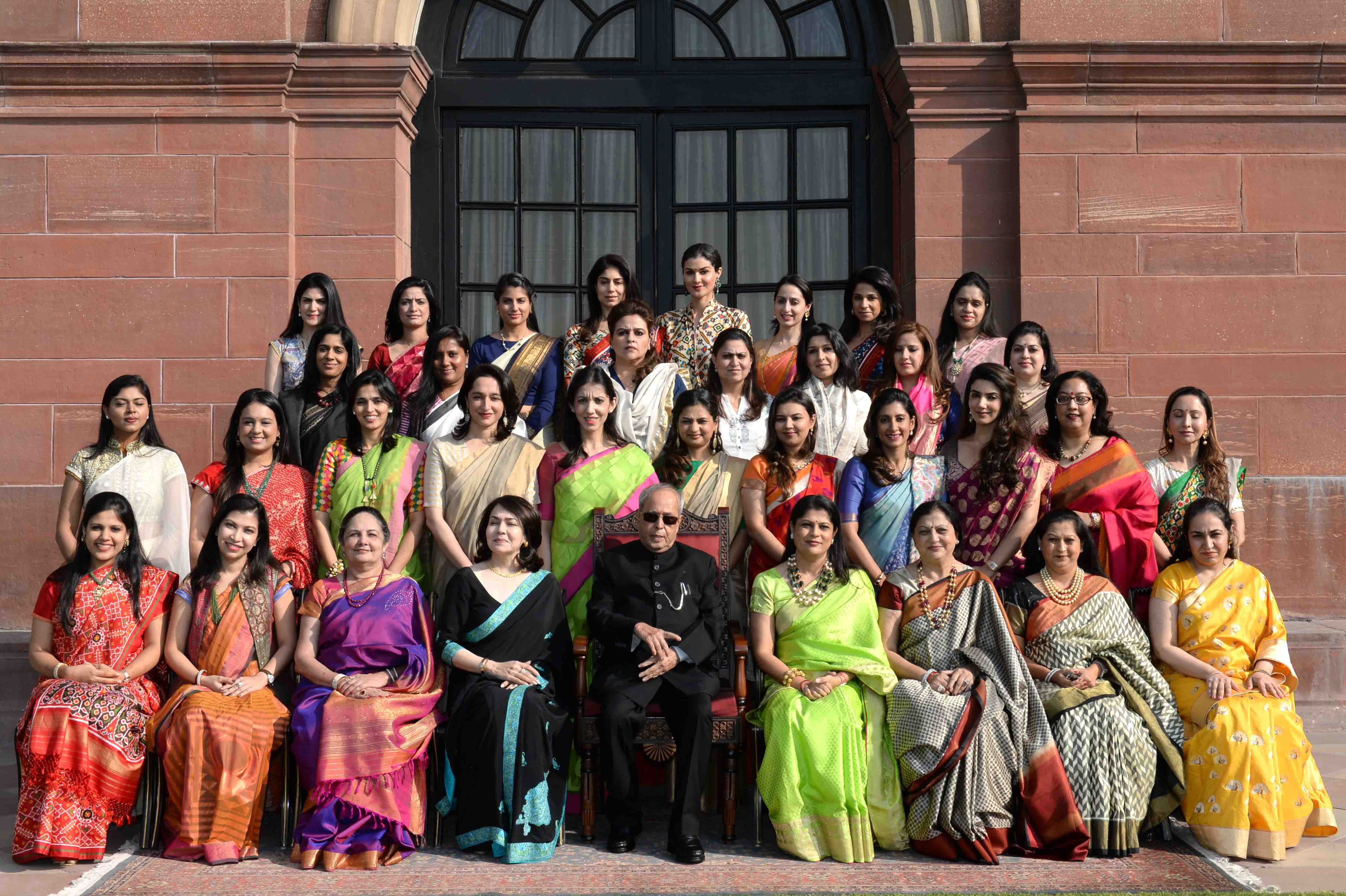 The President of India, Shri Pranab Mukherjee with the delegation from Young FICCI Ladies Organisation (YFLO) at Rashtrapati Bhavan on December 15, 2016. 