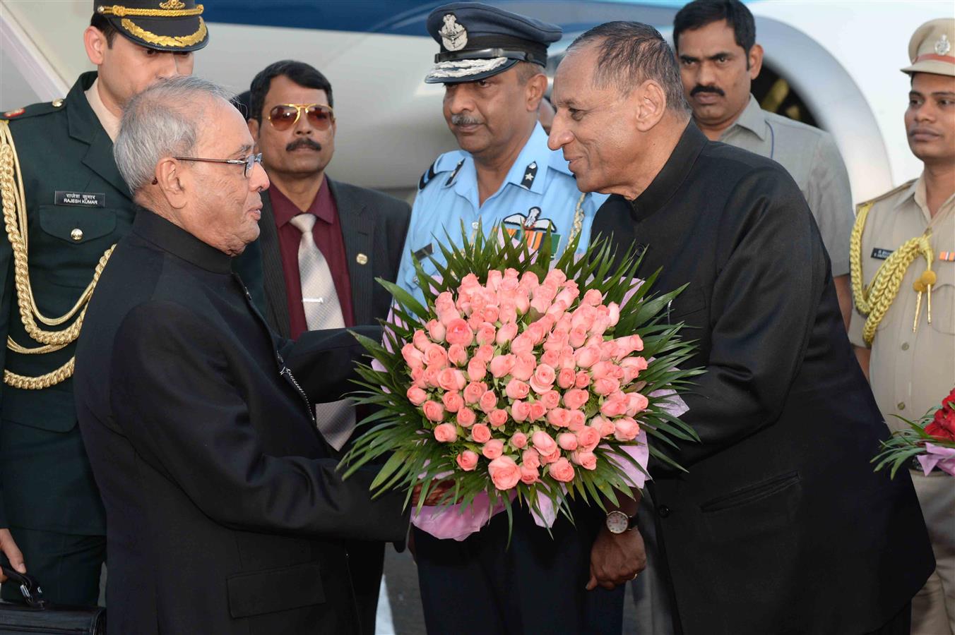 The President of India, Shri Pranab Mukherjee, being received by the Governor of Telangana and Andhra Pradesh, Shri ESL Narasimhan on his arrival at Hakimpet Airport on December 22, 2016.. 