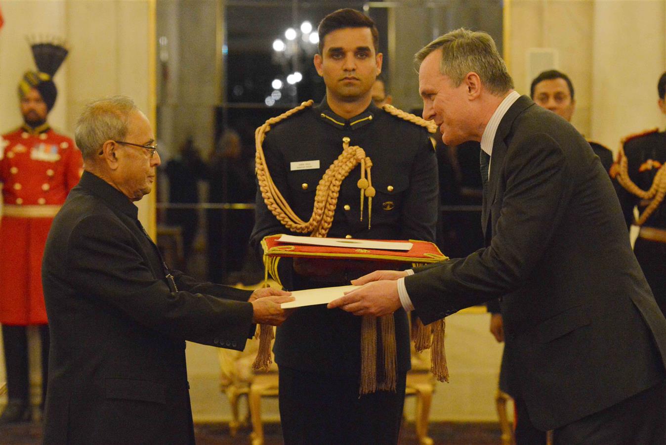 The Ambassador of Ireland, His Excellency Mr. Brian McElduff presenting his credential to the President of India, Shri Pranab Mukherjee at Rashtrapati Bhavan on February 3, 2016. 