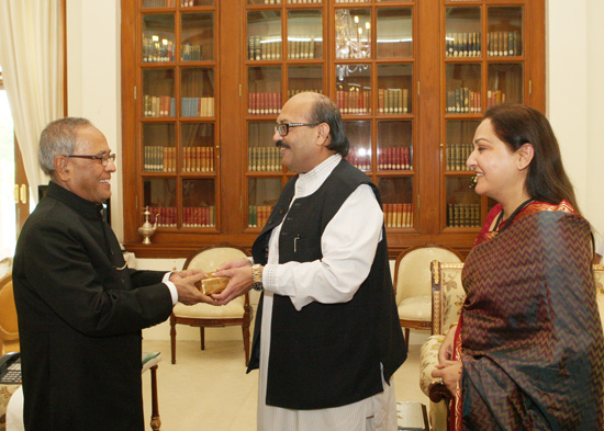 Shri Amar Singh MP & Smt. Jaya Prada Nahata MP calling on the President of India, Shri Pranab Mukherjee at Rashtrapati Bhavan in New Delhi on August 18, 2012.