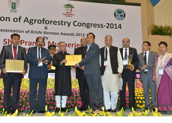 The President of India, Shri Pranab Mukherjee while presenting Krishi Karman Award of the Union Ministry of Agriculture, Government of India at the inauguration the World Congress on Agro-forestry, 2014 at Vigyan Bhavn in New Delhi on February 10, 2014. 