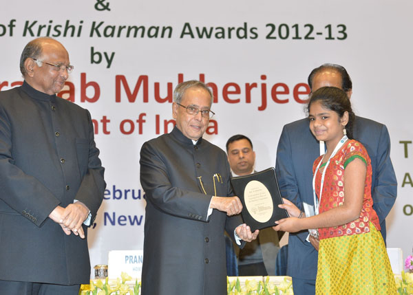 The President of India, Shri Pranab Mukherjee while presenting World Congress on Agro-forestry Award to children for Essay Write Competition at the inauguration the World Congress on Agro-forestry, 2014 at Vigyan Bhavn in New Delhi on February 10, 2014. 