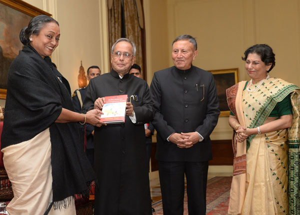 The President of India Shri Pranab Mukherjee receiving the first copy of a book “Reflections on Contemporary India” written by the Governor of Chhattisgarh, Shri Shekhar Dutt at Rashtrapati Bhavan in New Delhi on February 10, 2014. The President receive 