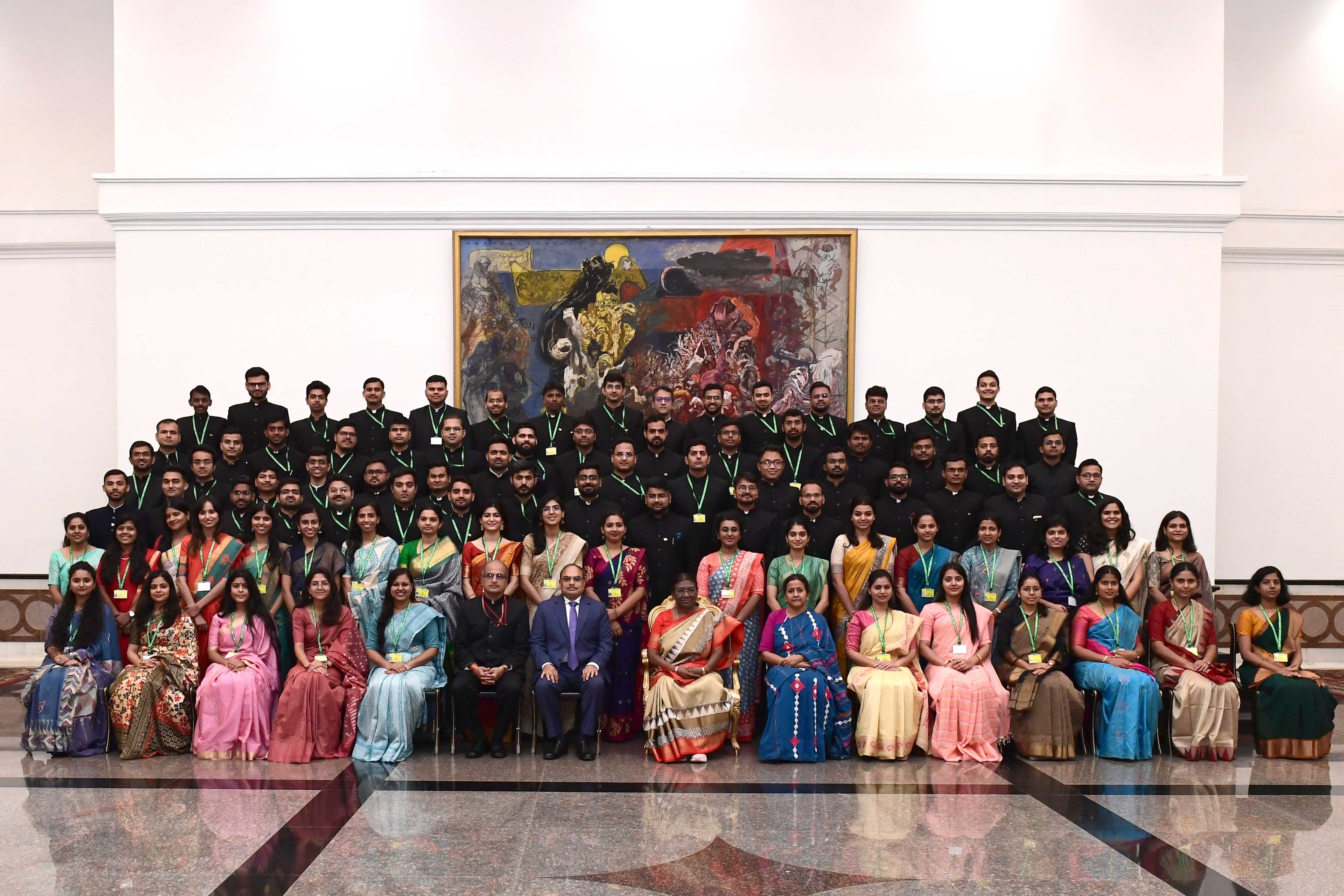 A group of 182 IAS officers of 2021 batch, currently posted as Assistant Secretaries in  various Union Ministries and Departments, called on the President of India, Smt Droupadi Murmu at Rashtrapati Bhavan Cultural Centre on September 25, 2023.
