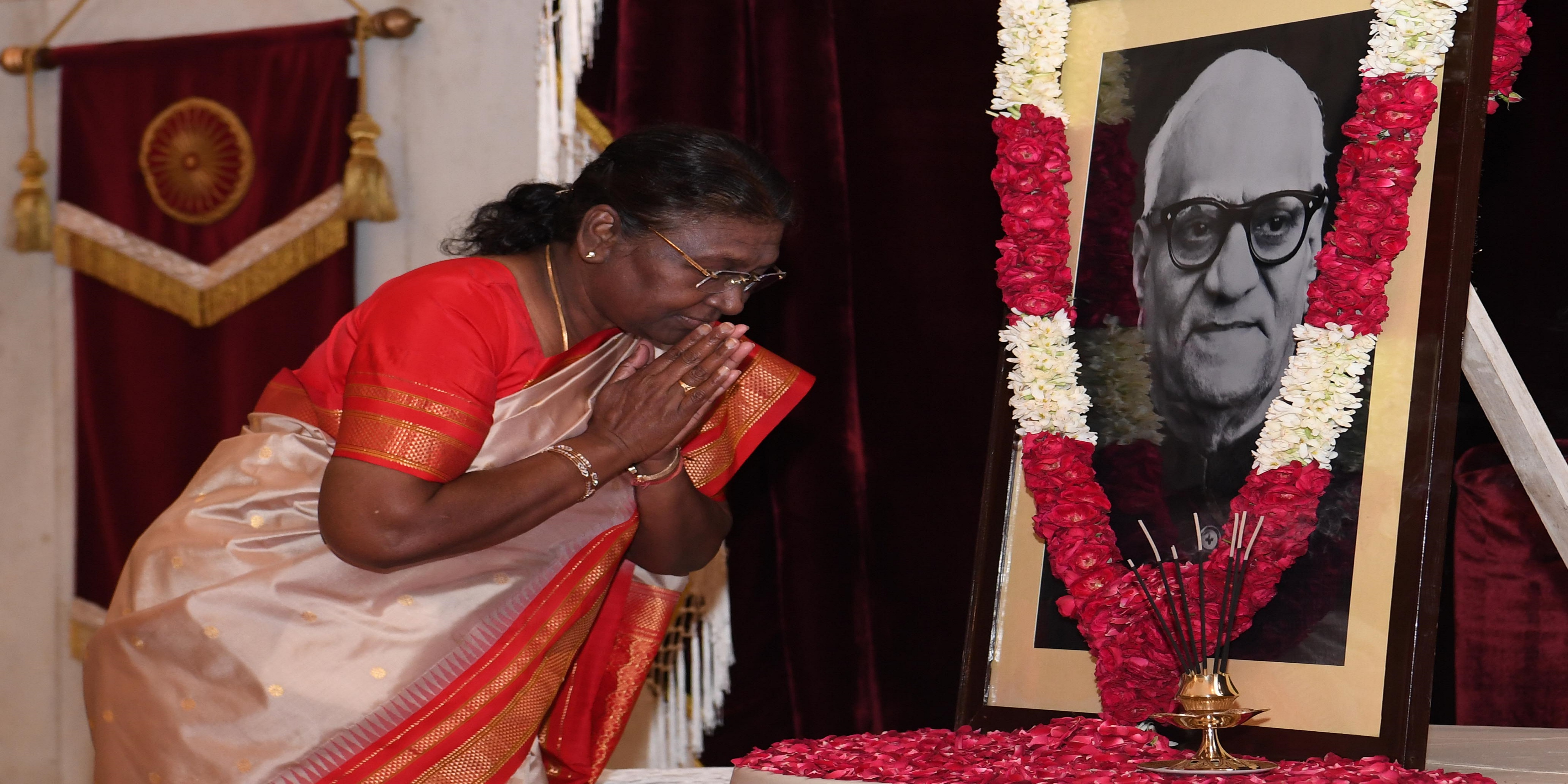 The President of India, Smt Droupadi Murmu paid floral tributes to Shri V.V. Giri, former President of India, on his birth anniversary at Rashtrapati Bhavan on August 10, 2023.