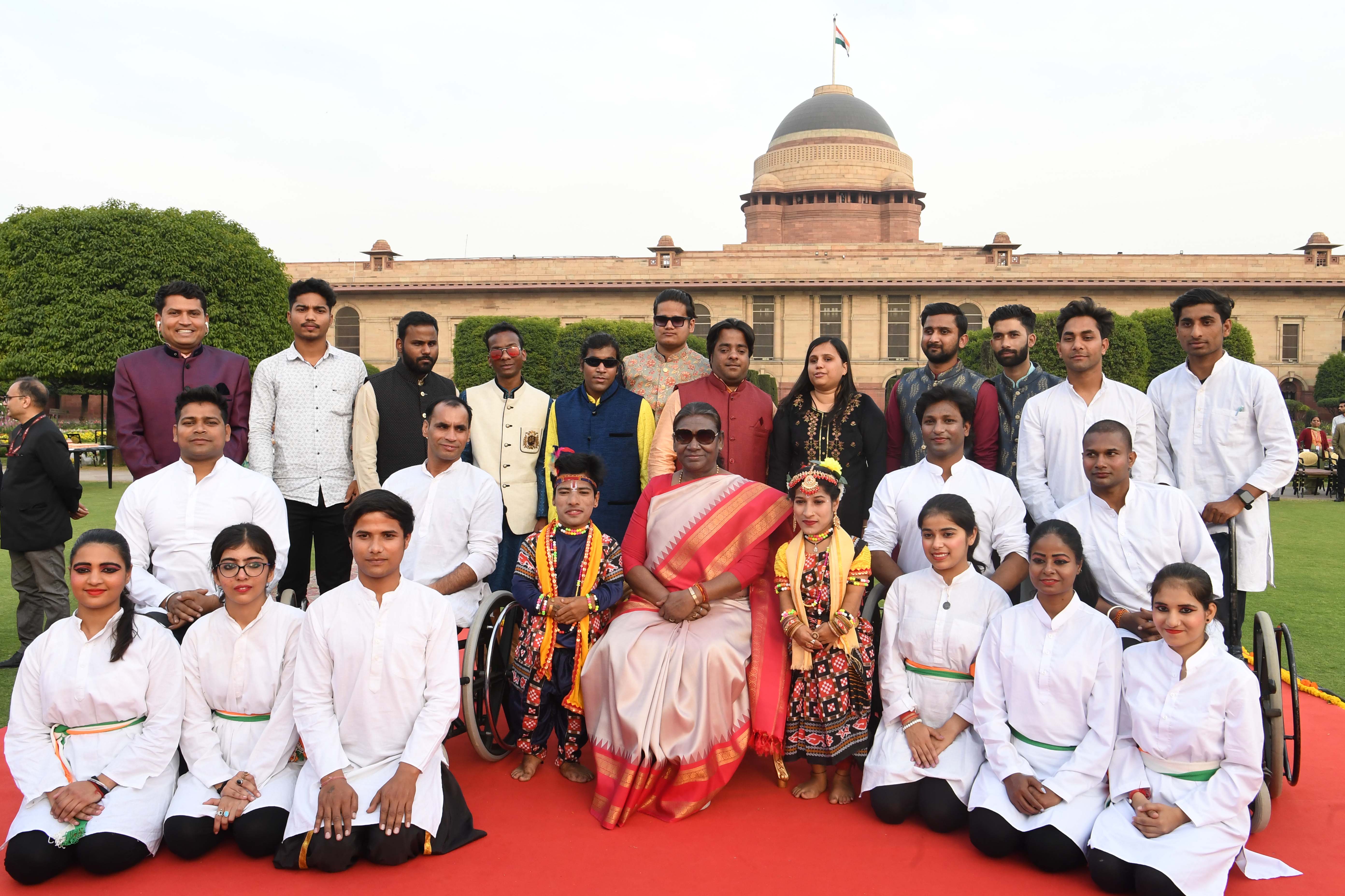  The President of India, Smt Droupadi Murmu witnessed the cultural performances by Divyangjan organised as part of the Fest. After the cultural event, the President met and interacted with  Divyangjan on February 26, 2024. 