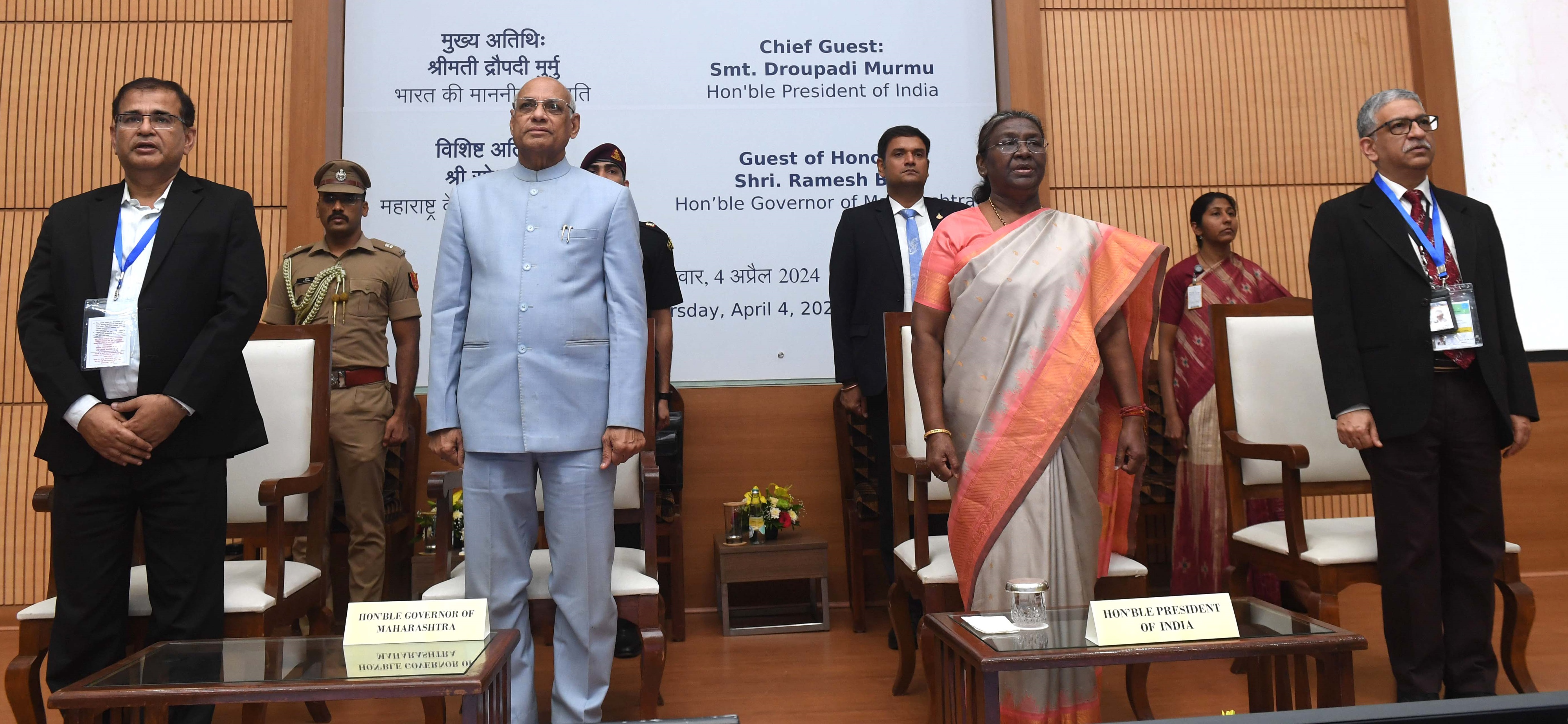 भारत की राष्ट्रपति श्रीमती द्रौपदी मुर्मु ने 4 अप्रैल, 2024 को भारतीय प्रौद्योगिकी संस्थान, बंबई में कैंसर के लिए भारत की पहली घरेलू जीन चिकित्सा-पद्धति लॉन्च की।