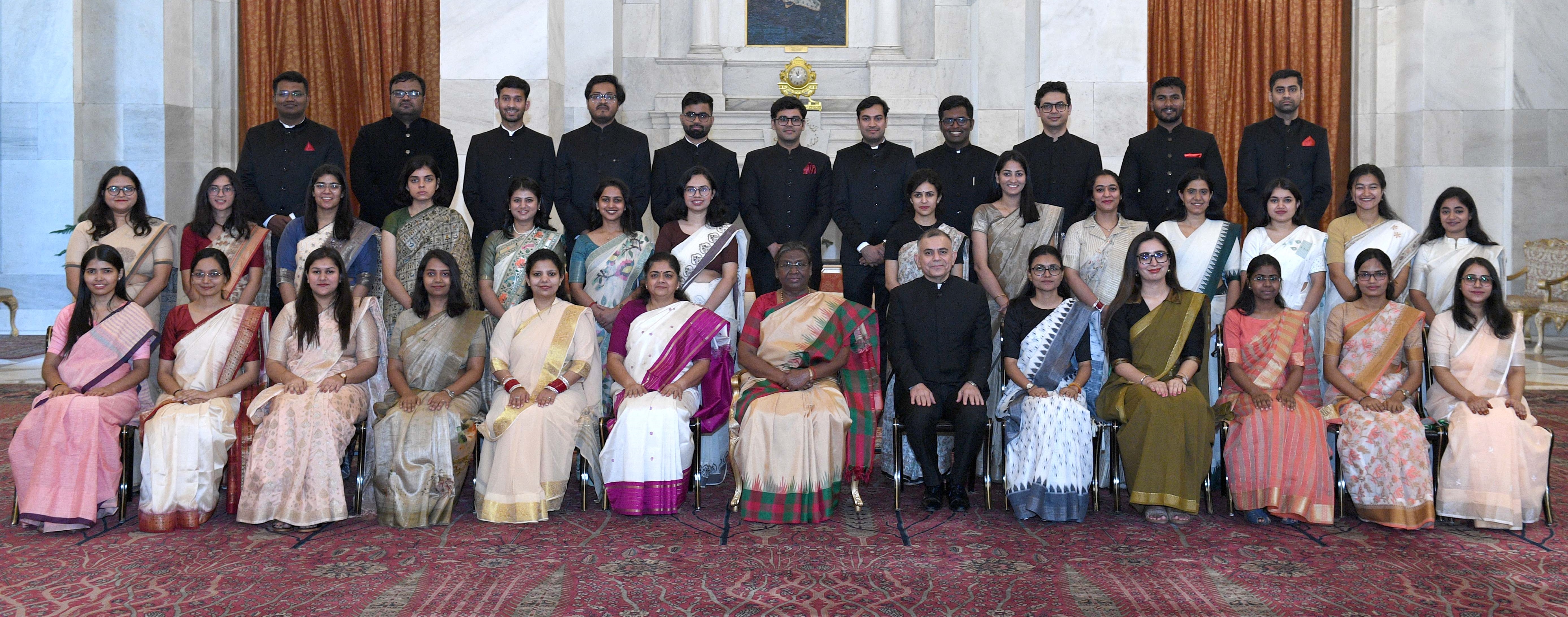 A group of Probationers of Indian Economic Service (2022 and 2023 batches) called on the President of India, Smt Droupadi Murmu at Rashtrapati Bhavan on April 16, 2024.
